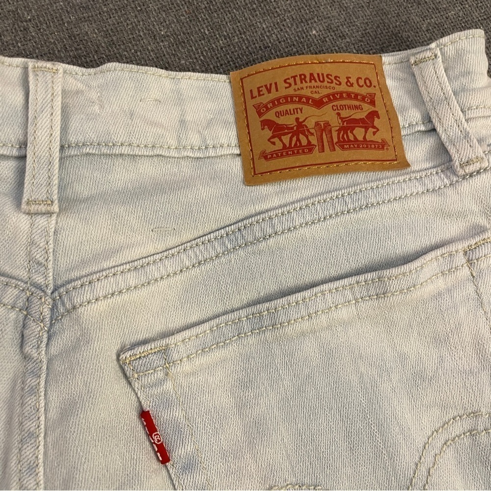 Levi’s High Rise Distressed Shorts - Picture 4 of 5